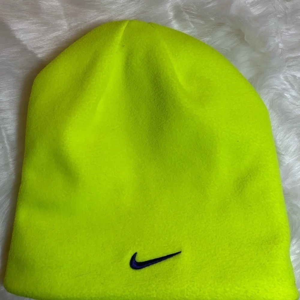 NWT Nike Youth Unisex Athletic Beanie Reversible Hat